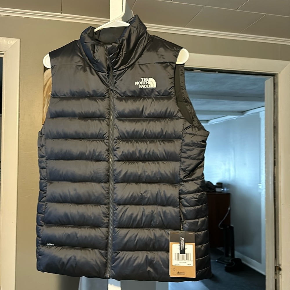 NWT woman’s lg North Face vest
